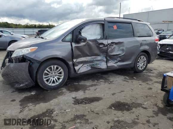 2012 Toyota Sienna XLE с VIN 5TDYK3DC3CS264575, выставлен на аукционе Copart как лот 82296885 с пробегом 131 577 миль миль и Списание • Salvage title. История ставок и продаж доступна на DreamBid. Изображение 1.