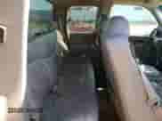 2001 GMC Sierra 1500 SLE с VIN 1GTEK19T21E114136, выставлен на аукционе Copart как лот 70085495 с пробегом 211 655 миль миль и Списание • Salvage title. История ставок и продаж доступна на DreamBid. Изображение 10.