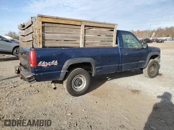 1998 Chevrolet Silverado 2500 z VIN 1GCGK24R5WZ268639, wystawiony jako Copart lot #77916524 z przebiegiem 130 119 mil mil oraz Szkoda całkowita • Salvage title. Historia ofert i sprzedaży dostępna na DreamBid. Obrazek 3.