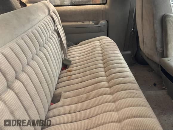 1992 Chevrolet Blazer z VIN 1GNEK18K4NJ301343, wystawiony jako Copart lot #84259345 z przebiegiem 124 920 mil mil oraz Czysty tytuł • Clean title. Historia ofert i sprzedaży dostępna na DreamBid. Obrazek 6.