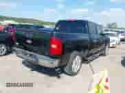 2008 Chevrolet Silverado 1500 2LT z VIN 3GCEC13J98G306354, wystawiony jako IAAI lot #40270442 z przebiegiem 171 085 mil mil oraz . Historia ofert i sprzedaży dostępna na DreamBid. Obrazek 4.