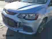 2018 Chevrolet Sonic Premier z VIN 1G1JF5SB1J4136252, wystawiony jako IAAI lot #41701702 z przebiegiem 66 170 mil mil oraz . Historia ofert i sprzedaży dostępna na DreamBid. Obrazek 18.