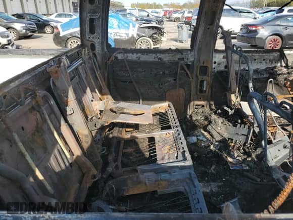 2006 GMC Sierra 1500 SLE1 z VIN 2GTEK13Z661263977, wystawiony jako Copart lot #86630665 z przebiegiem Nie podano mil oraz Szkoda całkowita • Salvage title. Historia ofert i sprzedaży dostępna na DreamBid. Obrazek 10.