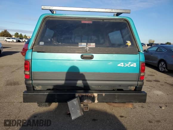 1997 Dodge 1500 with VIN 3B7HF13Y0VG734553, listed as a Copart auction lot 82716215 with 186,122 mi miles and Clean title. Bid and sale history available at DreamBid. Image 6.