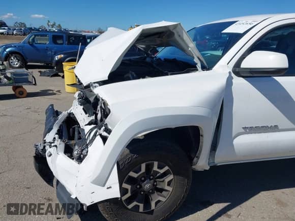 2016 Toyota Tacoma SR5 with VIN 5TFAZ5CN6GX006630, listed as a IAAI auction lot 43452656 with 61,207 mi miles and . Bid and sale history available at DreamBid. Image 6.