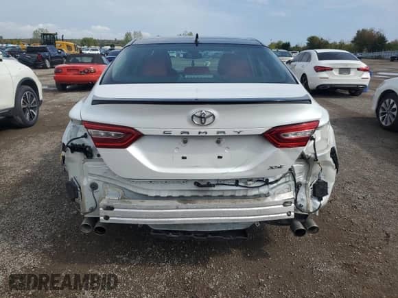 2018 Toyota Camry XSE z VIN 4T1B61HKXJU126522, wystawiony jako Copart lot #81498745 z przebiegiem 254 334 mil mil oraz Szkoda całkowita • Salvage title. Historia ofert i sprzedaży dostępna na DreamBid. Obrazek 6.