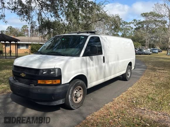 2020 Chevrolet Express Cargo with VIN 1GCWGBFP4L1136829, listed as a Copart auction lot 43995485 with 107,384 mi miles and Clean title. Bid and sale history available at DreamBid. Image 2.