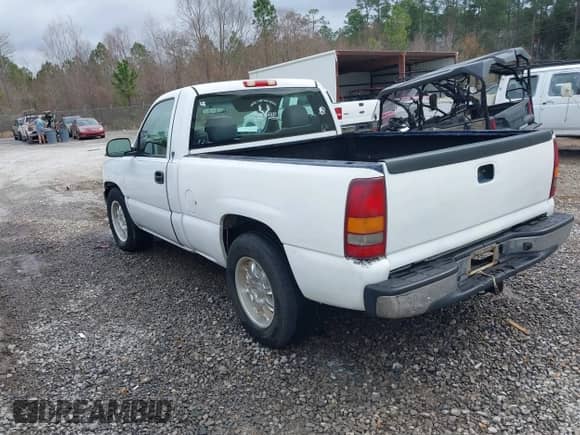 1999 GMC Sierra 1500 SL with VIN 1GTEC14W0XZ502594, listed as a IAAI auction lot 41386402 with 318,841 mi miles and . Bid and sale history available at DreamBid. Image 3.