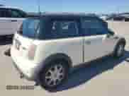 2004 MINI Hardtop с VIN WMWRC33494TJ59809, выставлен на аукционе Copart как лот 87088565 с пробегом 184 742 миль миль и Списание • Salvage title. История ставок и продаж доступна на DreamBid. Изображение 3.