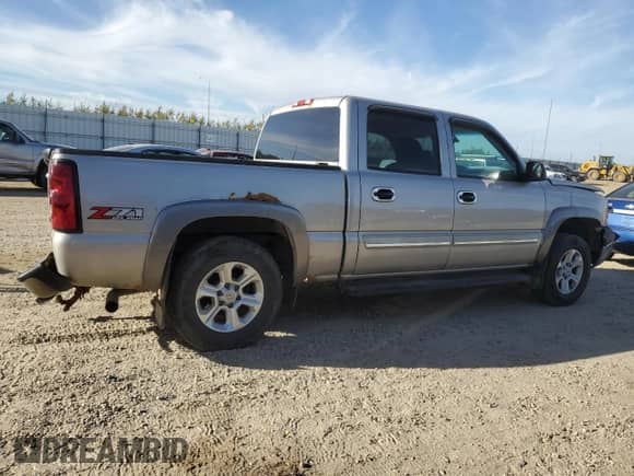 2004 Chevrolet Silverado 1500 LT с VIN 2GCEK13T041434585, выставлен на аукционе Copart как лот 81670295 с пробегом 398 825 миль миль и Списание • Salvage title. История ставок и продаж доступна на DreamBid. Изображение 3.