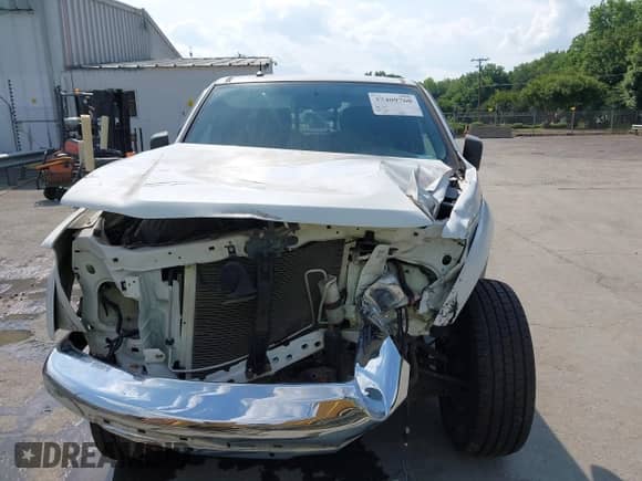 2008 Chevrolet Colorado 1LT z VIN 1GCDT13E788121174, wystawiony jako IAAI lot #37409760 z przebiegiem 83 953 mil mil oraz . Historia ofert i sprzedaży dostępna na DreamBid. Obrazek 12.