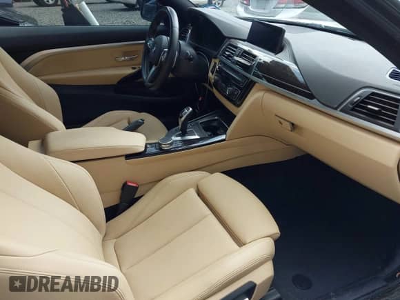 2019 BMW 4 Series 430i xDrive z VIN WBA4W5C50KAE49695, wystawiony jako IAAI lot #42757254 z przebiegiem 59 196 mil mil oraz . Historia ofert i sprzedaży dostępna na DreamBid. Obrazek 5.