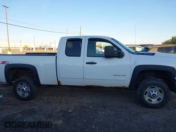 2012 Chevrolet Silverado 2500HD LT с VIN 1GC2KXCG7CZ320288, выставлен на аукционе IAAI как лот 43357148 с пробегом 196 448 миль миль и . История ставок и продаж доступна на DreamBid. Изображение 13.