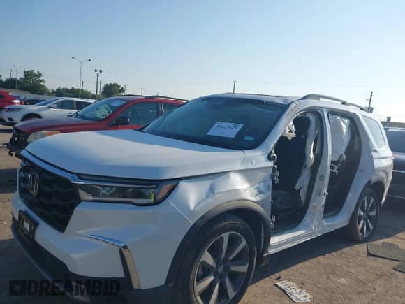 2025 Honda Pilot Touring с VIN 5FNYG2H72SB024543, выставлен на аукционе IAAI как лот 43123621 с пробегом 10 163 миль миль и . История ставок и продаж доступна на DreamBid. Изображение 6.