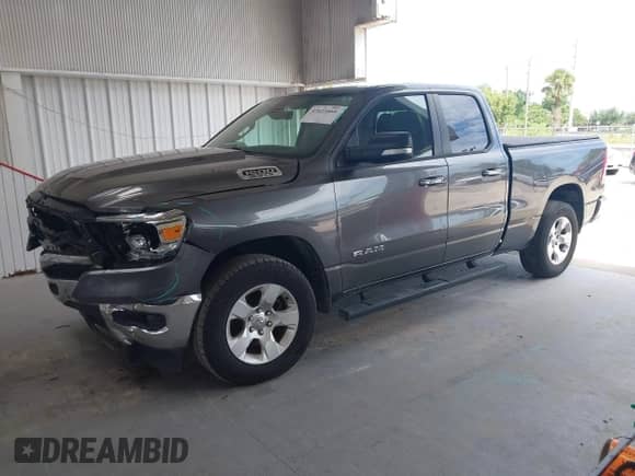 2020 Ram 1500 Big Horn z VIN 1C6RREBT7LN121222, wystawiony jako IAAI lot #42623464 z przebiegiem 153 018 mil mil oraz . Historia ofert i sprzedaży dostępna na DreamBid. Obrazek 2.
