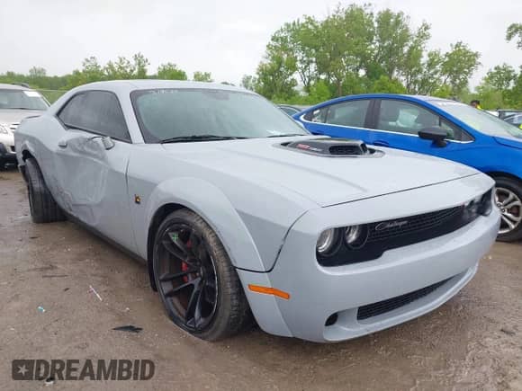 2022 Dodge Challenger R/T Scat Pack z VIN 2C3CDZFJ0NH226875, wystawiony jako IAAI lot #42299782 z przebiegiem 28 200 mil mil oraz . Historia ofert i sprzedaży dostępna na DreamBid. Obrazek 1.