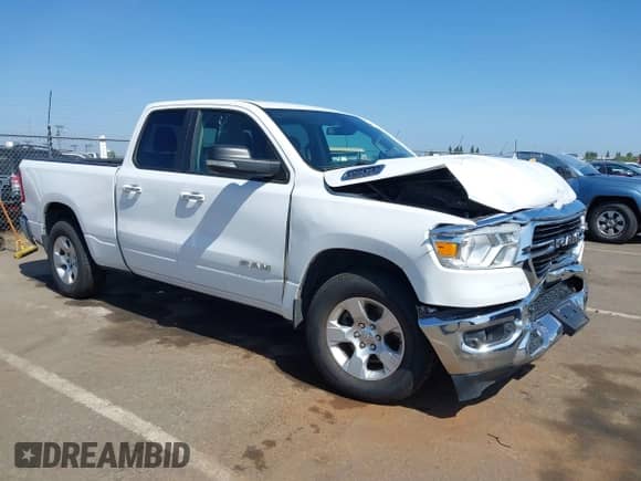 2020 Ram 1500 Big Horn z VIN 1C6RREBT4LN256707, wystawiony jako IAAI lot #42489432 z przebiegiem 95 117 mil mil oraz . Historia ofert i sprzedaży dostępna na DreamBid. Obrazek 1.