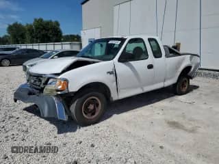2000 Ford F-150 XL с VIN 1FTZX1721YNB06360, выставлен на аукционе Copart как лот 63974545 с пробегом 251 535 миль миль и Списание • Salvage title. История ставок и продаж доступна на DreamBid. Изображение 1.