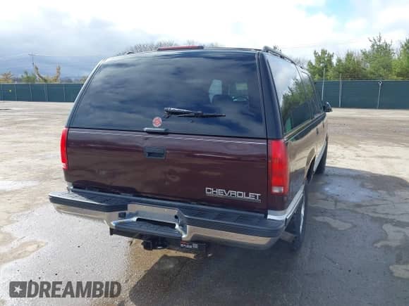 1997 Chevrolet Suburban with VIN 3GNFK16R8VG144969, listed as a IAAI auction lot 42070555 with 197,580 mi miles and . Bid and sale history available at DreamBid. Image 4.