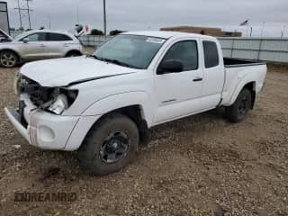 2011 Toyota Tacoma z VIN 5TFUU4EN7BX006230, wystawiony jako Copart lot #80959605 z przebiegiem 300 946 mil mil oraz Nie do naprawy • Non repairable. Historia ofert i sprzedaży dostępna na DreamBid. Obrazek 1.