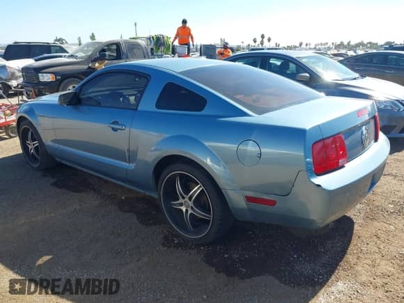 2005 Ford Mustang Deluxe с VIN 1ZVFT80N655215076, выставлен на аукционе IAAI как лот 42851590 с пробегом 295 317 миль миль и . История ставок и продаж доступна на DreamBid. Изображение 3.