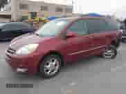 2005 Toyota Sienna XLE Limited z VIN 5TDZA22C15S281382, wystawiony jako IAAI lot #43300575 z przebiegiem 141 246 mil mil oraz . Historia ofert i sprzedaży dostępna na DreamBid. Obrazek 2.
