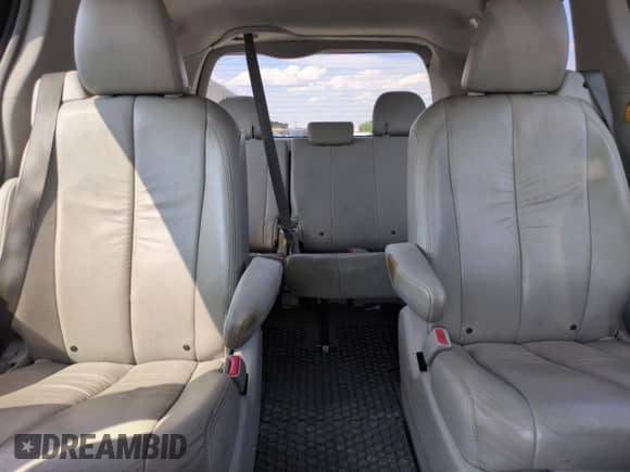 2012 Toyota Sienna XLE z VIN 5TDDK3DCXCS031999, wystawiony jako Copart lot #66875265 z przebiegiem 136 188 mil mil oraz Szkoda całkowita • Salvage title. Historia ofert i sprzedaży dostępna na DreamBid. Obrazek 10.