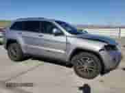 2018 Jeep Grand Cherokee Sterling с VIN 1C4RJFBG4JC128226, выставлен на аукционе Copart как лот 52759825 с пробегом 134 882 миль миль и Списание • Salvage title. История ставок и продаж доступна на DreamBid. Изображение 4.