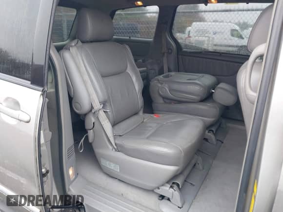 2004 Toyota Sienna XLE z VIN 5TDBA22C24S024151, wystawiony jako IAAI lot #43378168 z przebiegiem 153 965 mil mil oraz . Historia ofert i sprzedaży dostępna na DreamBid. Obrazek 8.