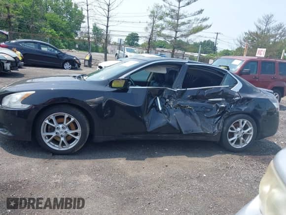 2014 Nissan Maxima SV with VIN 1N4AA5AP7EC913876, listed as a IAAI auction lot 42487703 with 165,451 mi miles and . Bid and sale history available at DreamBid. Image 14.