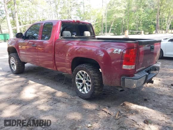 2007 GMC Sierra 1500 SLE2 with VIN 2GTEK19J071635932, listed as a IAAI auction lot 42356992 with 162,228 mi miles and . Bid and sale history available at DreamBid. Image 3.