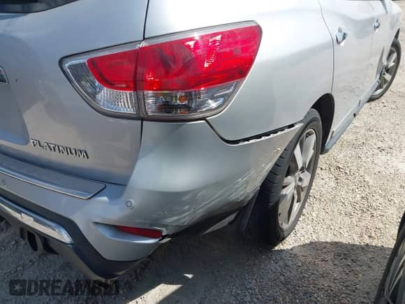 2015 Nissan Pathfinder S z VIN 5N1AR2MN2FC678019, wystawiony jako IAAI lot #43436107 z przebiegiem 155 739 mil mil oraz . Historia ofert i sprzedaży dostępna na DreamBid. Obrazek 6.