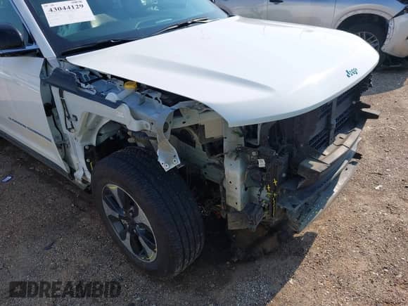 2024 Jeep Grand Cherokee with VIN 1C4RJYB65RC720524, listed as a IAAI auction lot 43044129 with 60,394 mi miles and . Bid and sale history available at DreamBid. Image 19.