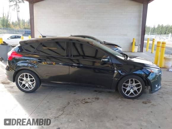 2015 Ford Focus SE z VIN 1FADP3K2XFL306875, wystawiony jako IAAI lot #43368410 z przebiegiem 220 758 mil mil oraz . Historia ofert i sprzedaży dostępna na DreamBid. Obrazek 13.