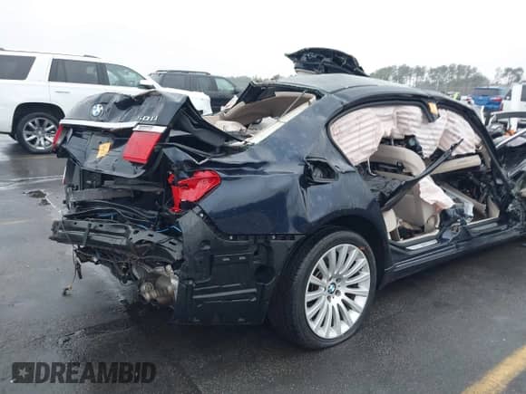 2011 BMW 7 Series 750Li xDrive с VIN WBAKC8C58BC433652, выставлен на аукционе IAAI как лот 41187602 с пробегом 74 746 миль миль и . История ставок и продаж доступна на DreamBid. Изображение 4.