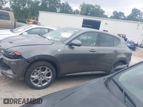 2024 Dodge Hornet R/T with VIN ZACPDFCW4R3A31661, listed as a IAAI auction lot 42907587 with 33,101 mi miles and . Bid and sale history available at DreamBid. Image 14.