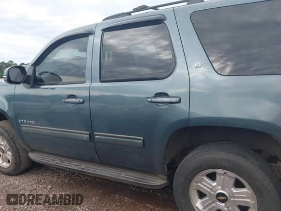 2009 Chevrolet Tahoe 2LT with VIN 1GNEC23369R242208, listed as a IAAI auction lot 42425017 with 270,677 mi miles and . Bid and sale history available at DreamBid. Image 15.