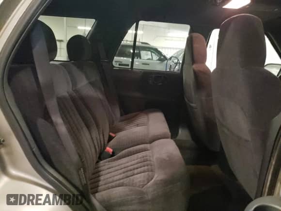 1999 Chevrolet Blazer LT z VIN 1GNDT13W4X2149645, wystawiony jako Copart lot #68597425 z przebiegiem 184 694 mil mil oraz Czysty tytuł • Clean title. Historia ofert i sprzedaży dostępna na DreamBid. Obrazek 11.