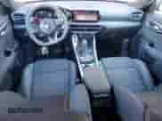 2024 Dodge Hornet R/T z VIN ZACPDFCW9R3A28948, wystawiony jako Copart lot #42141825 z przebiegiem 17 766 mil mil oraz Nie do naprawy • Non repairable. Historia ofert i sprzedaży dostępna na DreamBid. Obrazek 8.