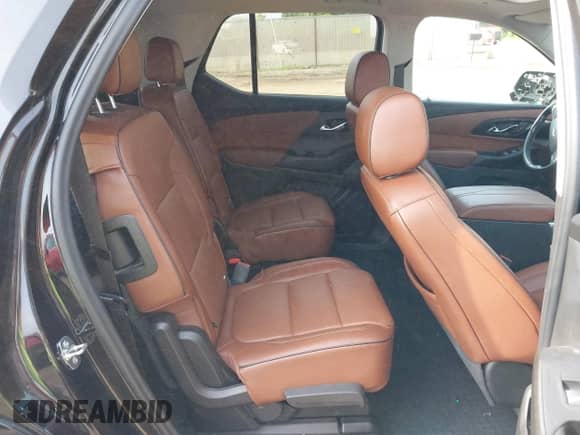 2021 Chevrolet Traverse High Country z VIN 1GNEVNKW9MJ250043, wystawiony jako IAAI lot #42769955 z przebiegiem 33 010 mil mil oraz . Historia ofert i sprzedaży dostępna na DreamBid. Obrazek 8.