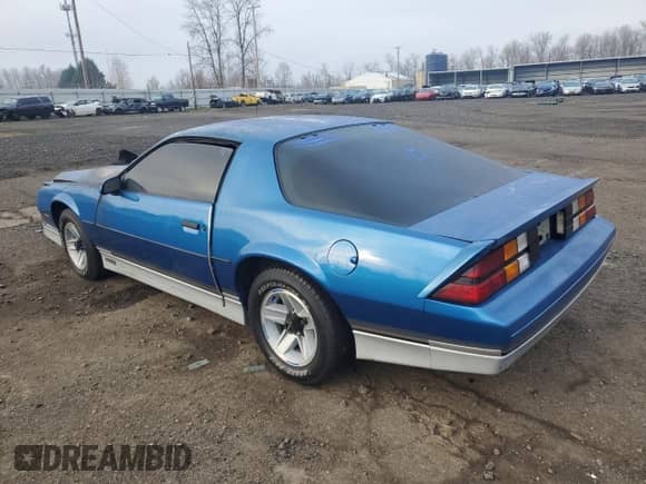 1985 Chevrolet Camaro Z28 Sport z VIN 1G1FP87H2FN114697, wystawiony jako Copart lot #89329895 z przebiegiem Nie podano mil oraz Szkoda całkowita • Salvage title. Historia ofert i sprzedaży dostępna na DreamBid. Obrazek 2.
