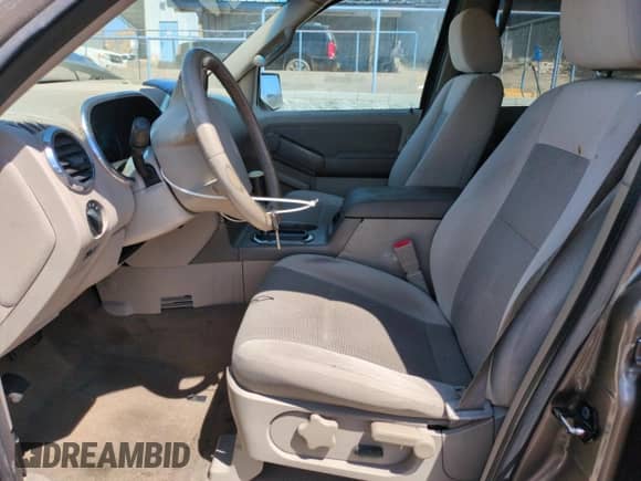 2006 Ford Explorer XLT z VIN 1FMEU63E26UA44941, wystawiony jako Copart lot #67824775 z przebiegiem 230 824 mil mil oraz Szkoda całkowita • Salvage title. Historia ofert i sprzedaży dostępna na DreamBid. Obrazek 7.