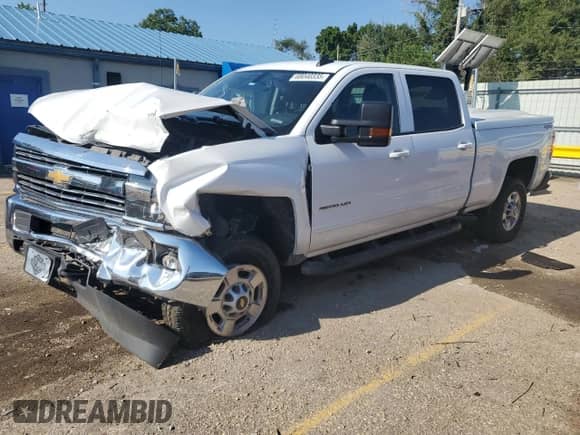 2017 Chevrolet Silverado 2500HD LT z VIN 1GC1KVEG8HF224384, wystawiony jako Copart lot #68040335 z przebiegiem 139 618 mil mil oraz Szkoda całkowita • Salvage title. Historia ofert i sprzedaży dostępna na DreamBid. Obrazek 1.
