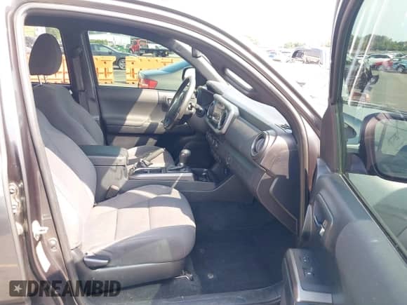 2019 Toyota Tacoma SR z VIN 3TMCZ5AN6KM229020, wystawiony jako IAAI lot #43090158 z przebiegiem 117 151 mil mil oraz . Historia ofert i sprzedaży dostępna na DreamBid. Obrazek 5.