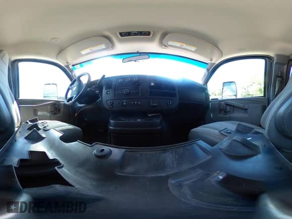 2018 Chevrolet Express Passenger LT z VIN 1GAZGPFG2J1320909, wystawiony jako IAAI lot #42332001 z przebiegiem 89 732 mil mil oraz . Historia ofert i sprzedaży dostępna na DreamBid. Obrazek 22.
