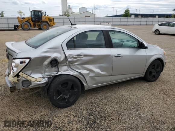 2013 Chevrolet Sonic LTZ с VIN 1G1JE5SH7D4152807, выставлен на аукционе Copart как лот 58600395 с пробегом 129 542 миль миль и Списание • Salvage title. История ставок и продаж доступна на DreamBid. Изображение 3.