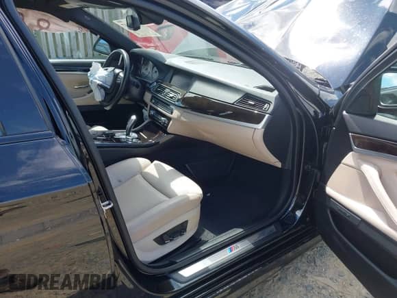 2012 BMW 5 Series 535i xDrive с VIN WBAFU7C56CDU61969, выставлен на аукционе IAAI как лот 42754147 с пробегом 116 594 миль миль и . История ставок и продаж доступна на DreamBid. Изображение 5.