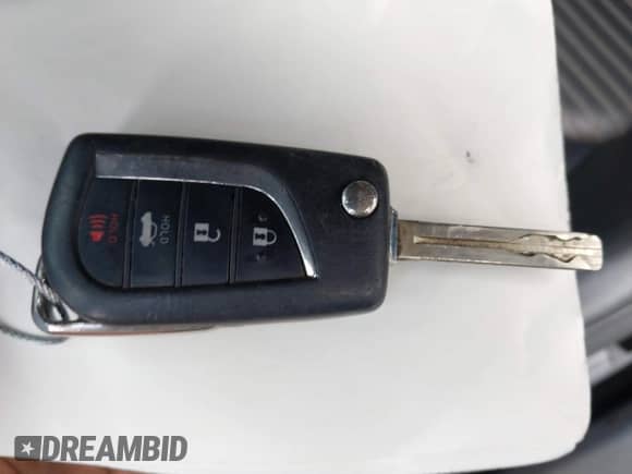 2021 Toyota Camry SE Nightshade z VIN 4T1G11AK8MU536707, wystawiony jako IAAI lot #43329430 z przebiegiem 61 408 mil mil oraz . Historia ofert i sprzedaży dostępna na DreamBid. Obrazek 11.