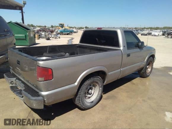 2002 Chevrolet S-10 с VIN 1GCCS145528152105, выставлен на аукционе IAAI как лот 37014461 с пробегом 184 573 миль миль и . История ставок и продаж доступна на DreamBid. Изображение 4.