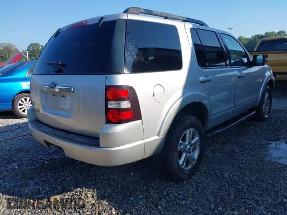 2010 Ford Explorer XLT с VIN 1FMEU6DEXAUA28915, выставлен на аукционе IAAI как лот 43025231 с пробегом 320 289 миль миль и . История ставок и продаж доступна на DreamBid. Изображение 4.
